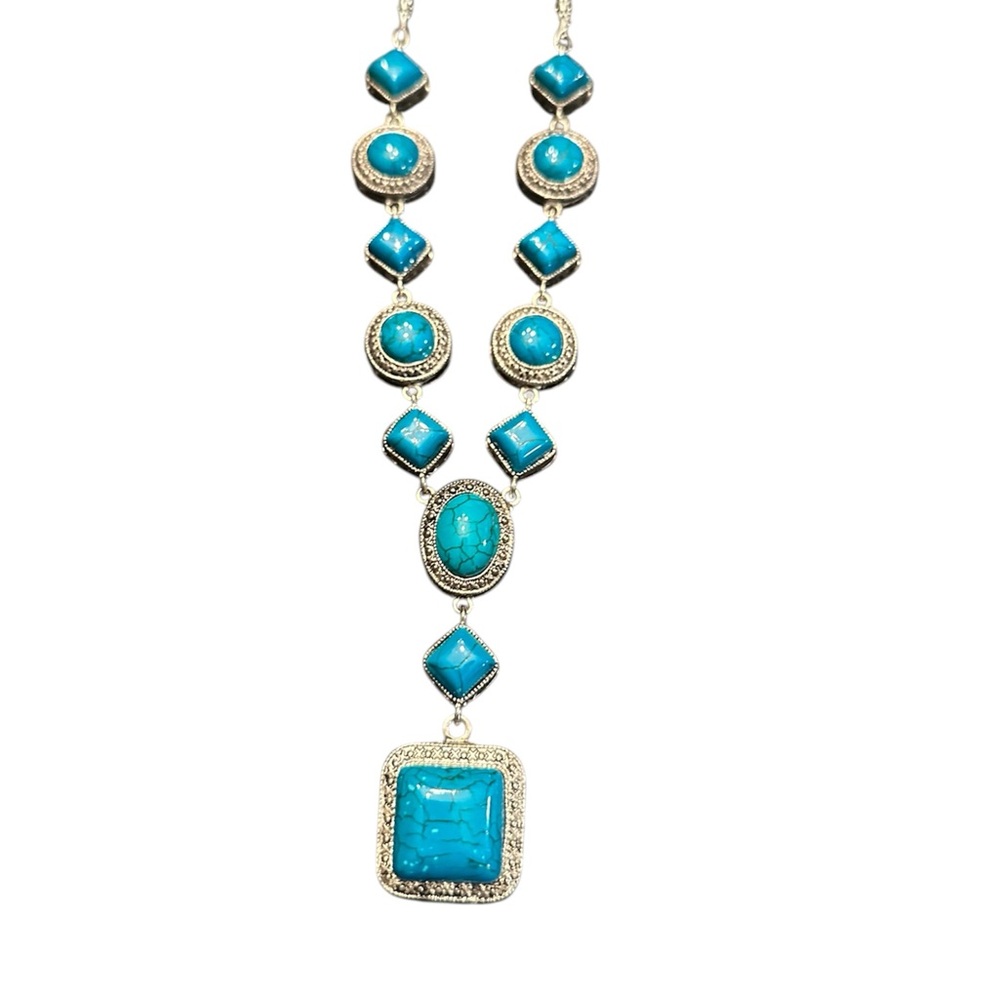 Elegant Turquoise Necklace with Silver Accents - Picture 2 of 4